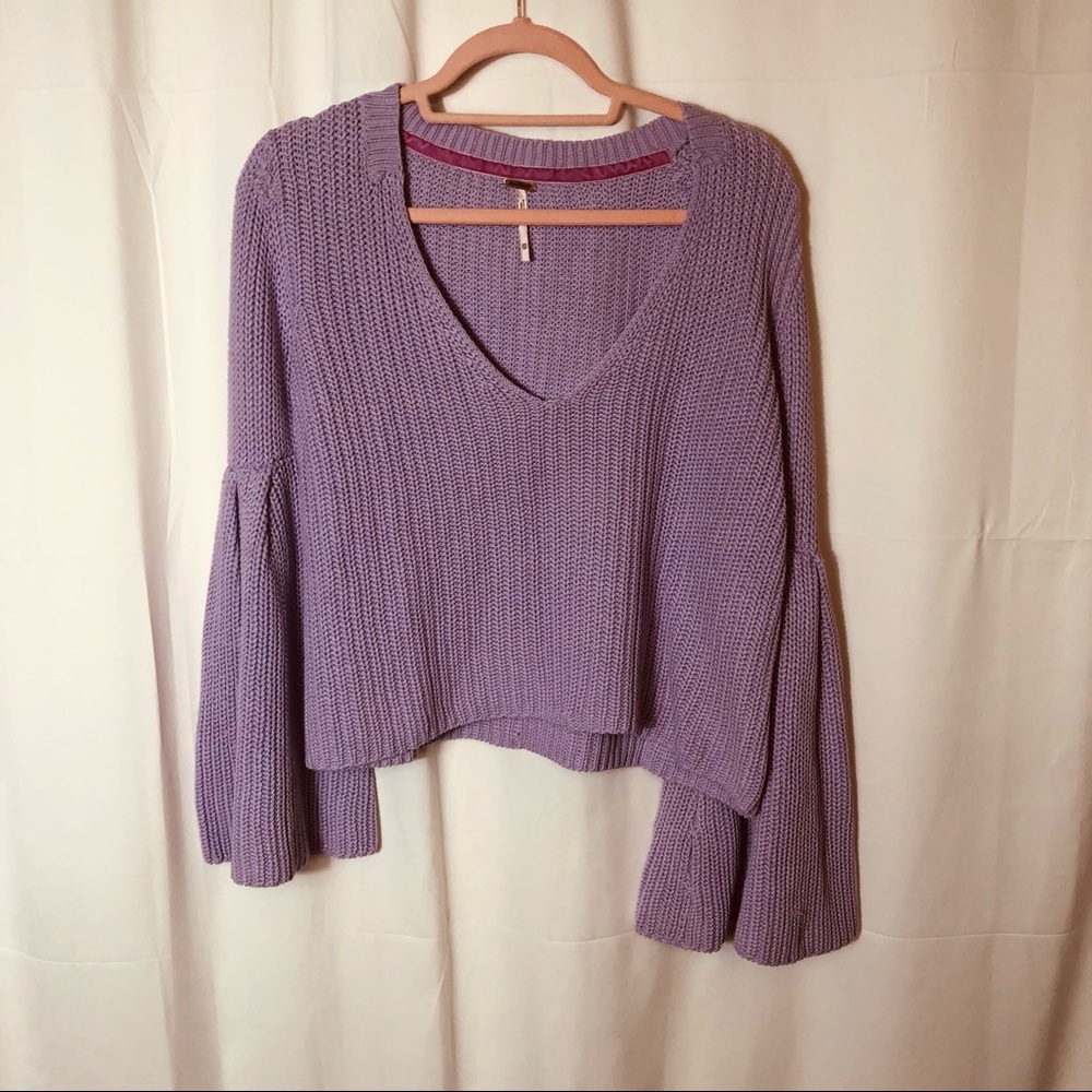 Free People Lavendar v neck bell long sleeve cropped  sweater size XS EUC